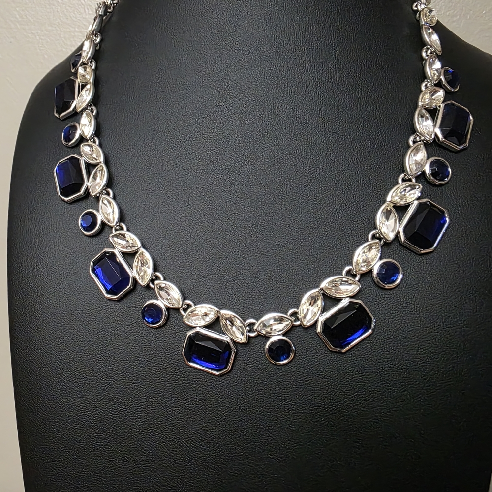 Elegant Silver and Navy Blue Gemstone Necklace